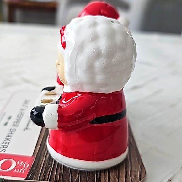 Hallmark Christmas Santa & Mrs. Claus Salt & Pepper Shakers 3." x 2" (NWOB) - Picture 4 of 5